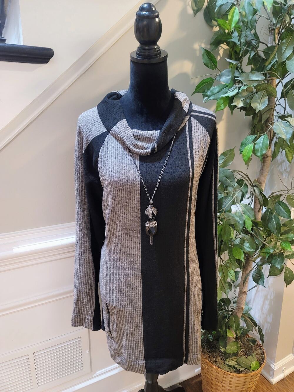 Soft Surroundings Pullover Sweater Womens SZ XL Black/Gray Cowl Neck Zip Pocket